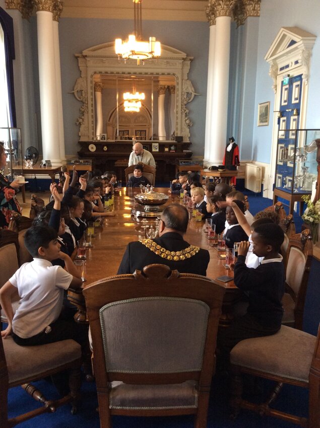 Image of Mayors parlour visit with Y3